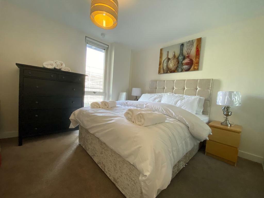 Central Milton Keynes Hub One Bedroom Secured Apartment Bagian luar foto