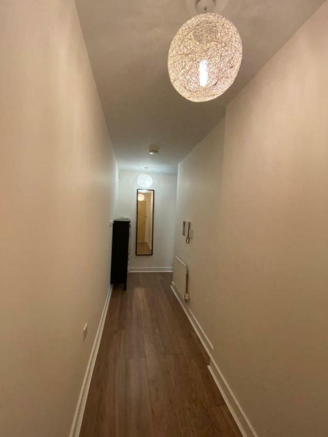 Central Milton Keynes Hub One Bedroom Secured Apartment Bagian luar foto
